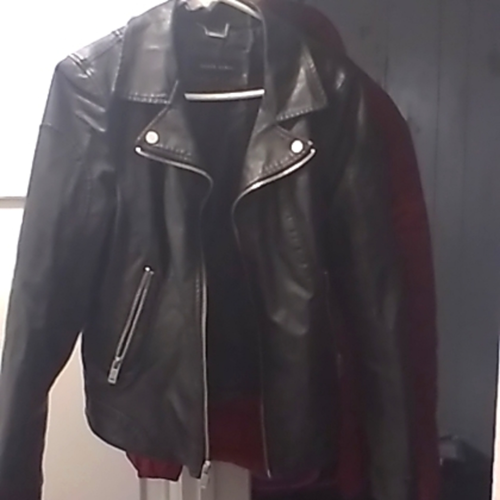 Black rivet l